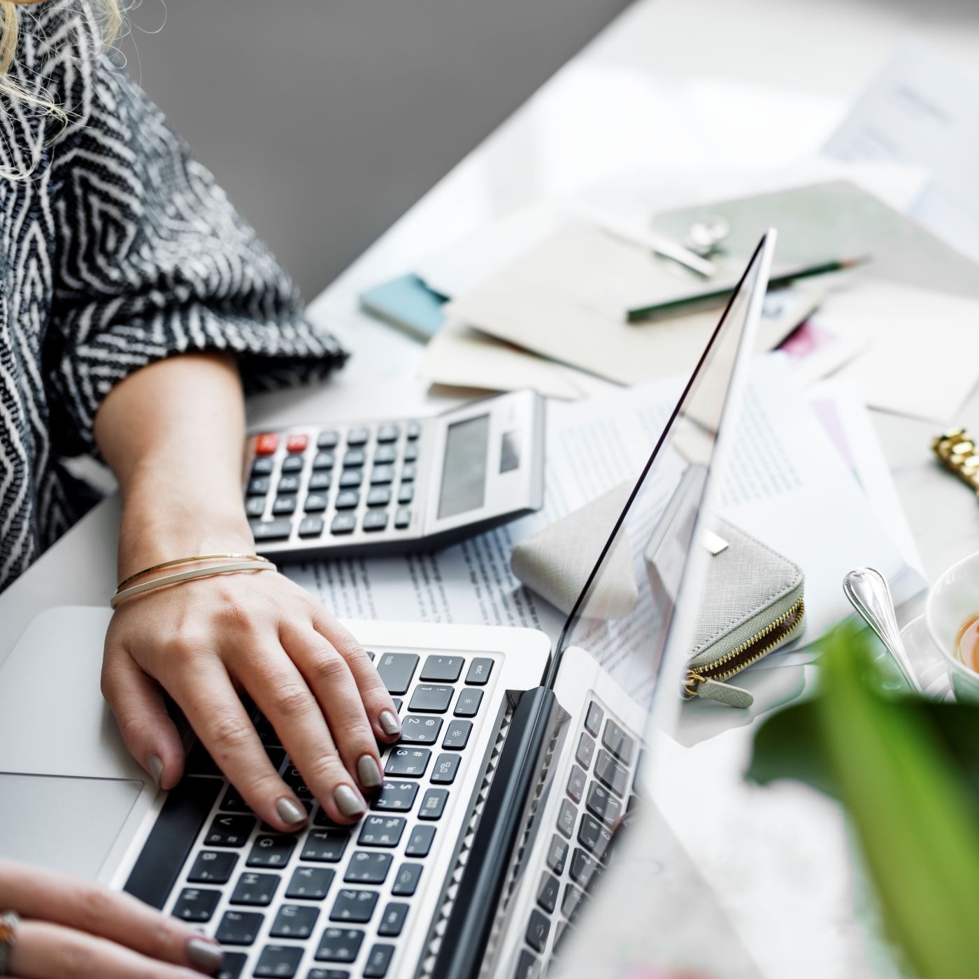 woman-working-computer-laptop1